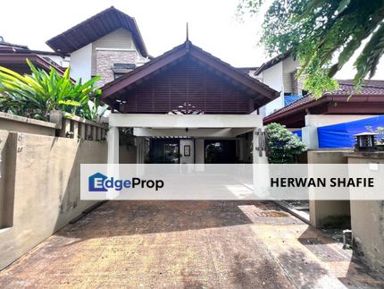 RENOVATED 2.5 Storey Terrace Intermediate Laman Sanur Seksyen 13 Shah Alam , Selangor, Shah Alam