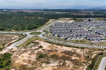 E-Boulevard, Denai Alam