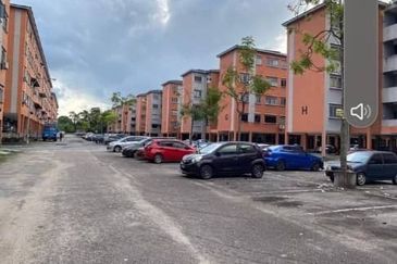 Taman Pulai Utama Flat