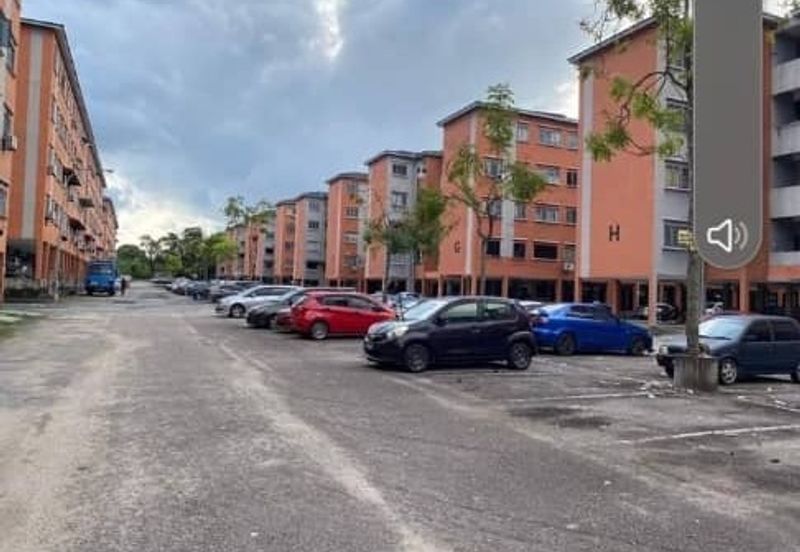 Taman Pulai Utama Flat