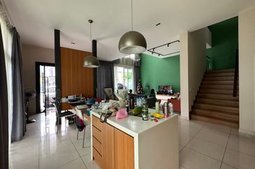 Semi D Setia Tropika For Sale