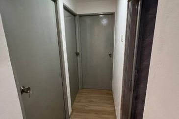 Flat Lingkaran Nusaria, Gelang Patah