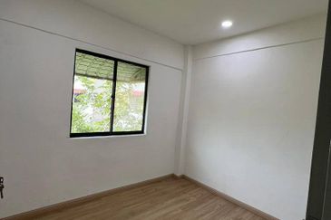 Flat Lingkaran Nusaria, Gelang Patah
