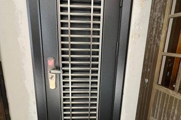 Flat Lingkaran Nusaria, Gelang Patah