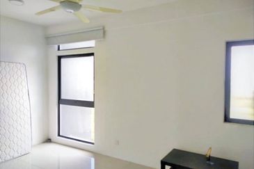 V12 Sovo (Menara Suria)