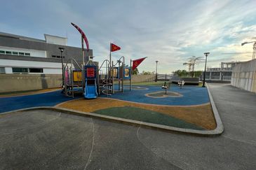 V12 Sovo (Menara Suria)