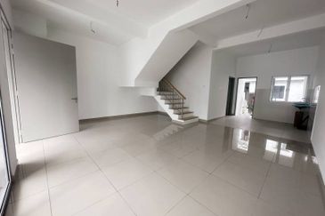 Halya @ Daunan Worldwide