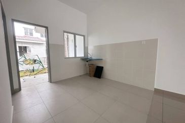 Halya @ Daunan Worldwide