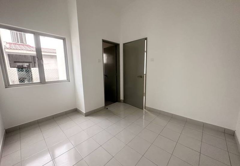 Halya @ Daunan Worldwide