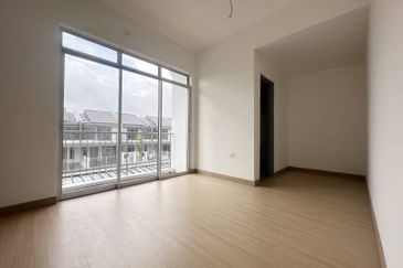 Halya @ Daunan Worldwide