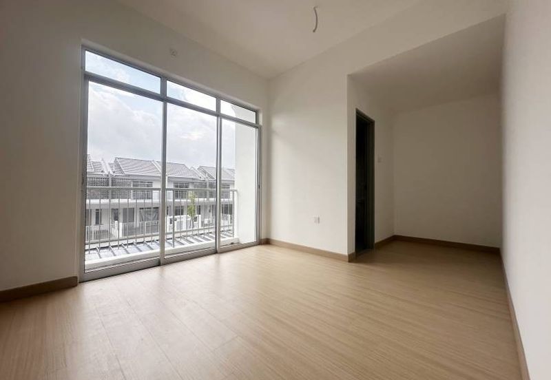 Halya @ Daunan Worldwide