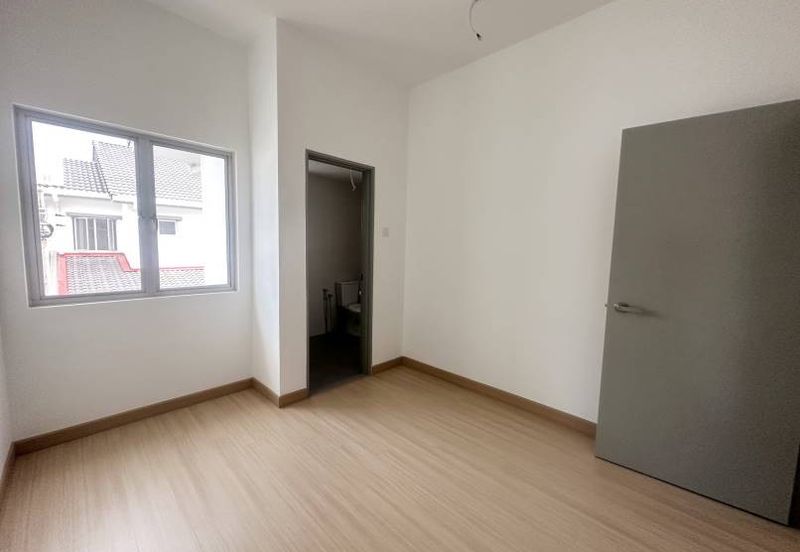 Halya @ Daunan Worldwide