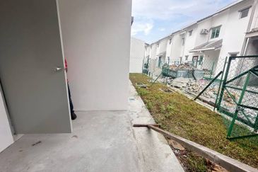 Halya @ Daunan Worldwide