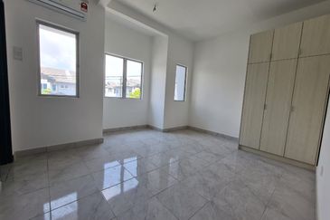 2 Sty Idaman Warisan Alam Perdana Puncak Alam