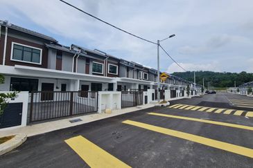 Iris @ Bandar Hillpark