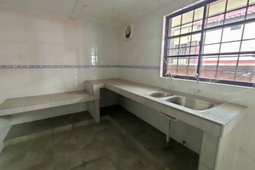 Bukit Jelutong, Bukit Jelutong, Selangor