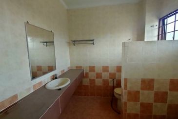 Bukit Jelutong, Bukit Jelutong, Selangor