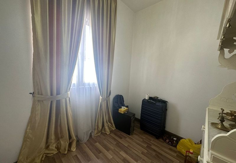 Halya @ Daunan Worldwide