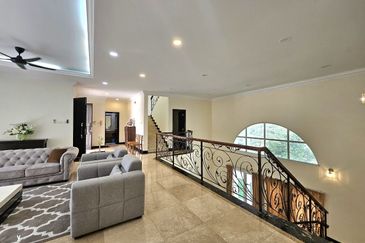 Kiara Peak (Puncak Kiara)