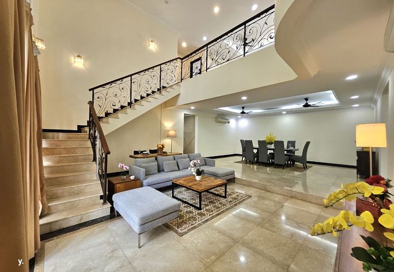 Kiara Peak (Puncak Kiara)