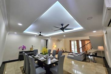 Kiara Peak (Puncak Kiara)