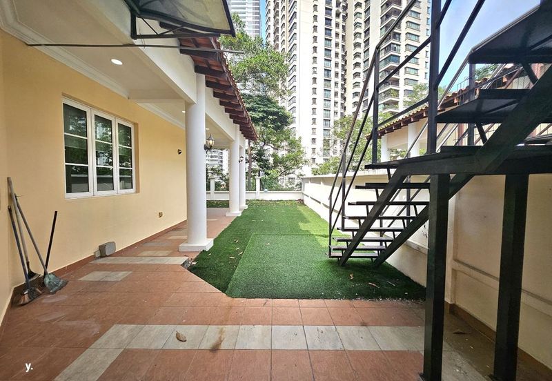 Kiara Peak (Puncak Kiara)