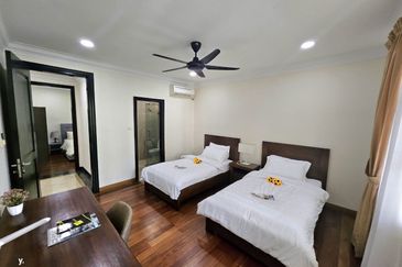 Kiara Peak (Puncak Kiara)