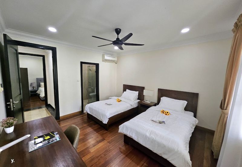 Kiara Peak (Puncak Kiara)