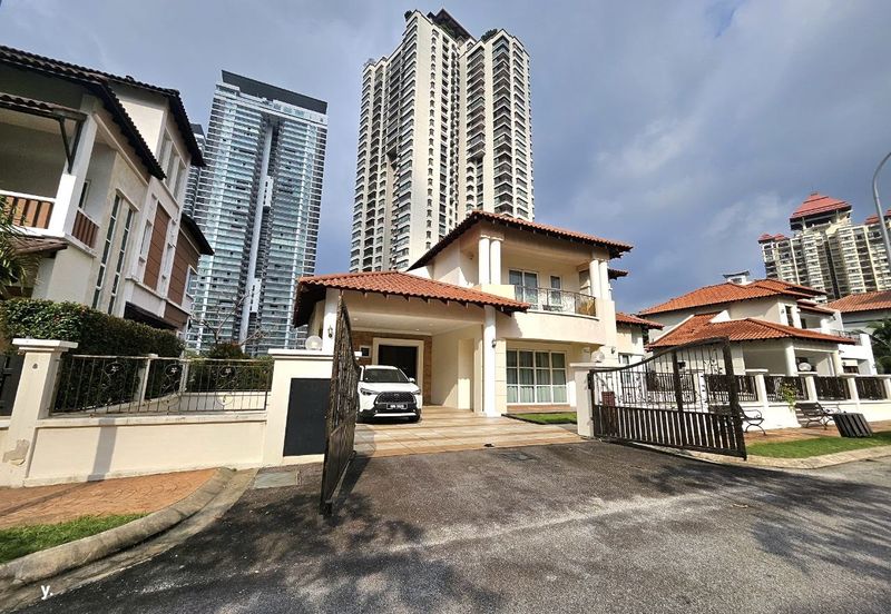 Kiara Peak (Puncak Kiara)