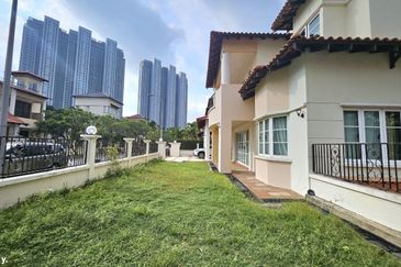 Kiara Peak (Puncak Kiara)