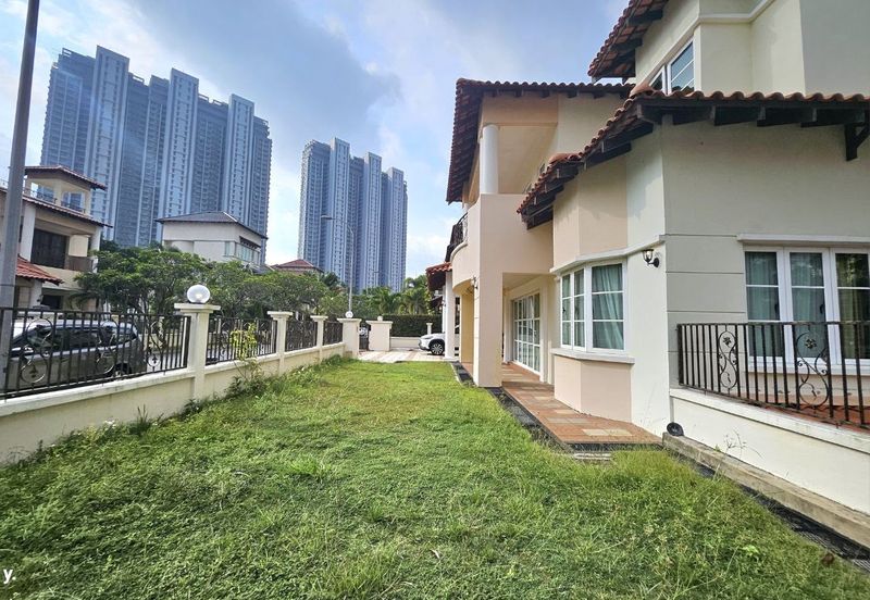 Kiara Peak (Puncak Kiara)