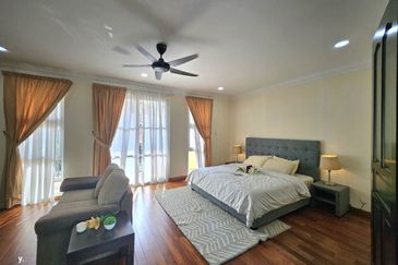 Kiara Peak (Puncak Kiara)