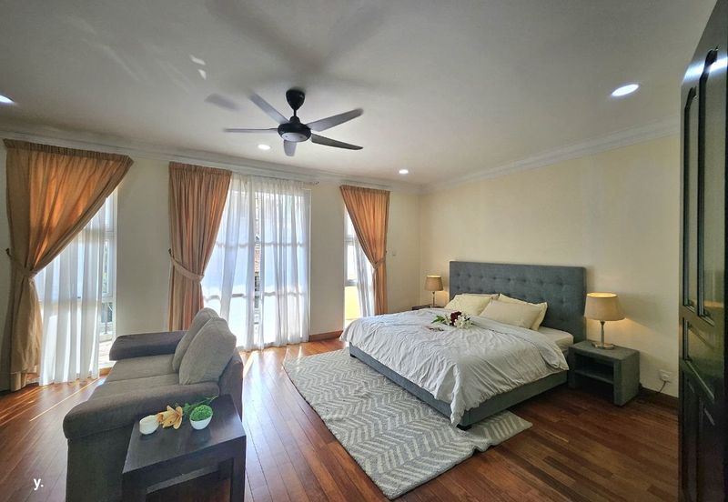 Kiara Peak (Puncak Kiara)