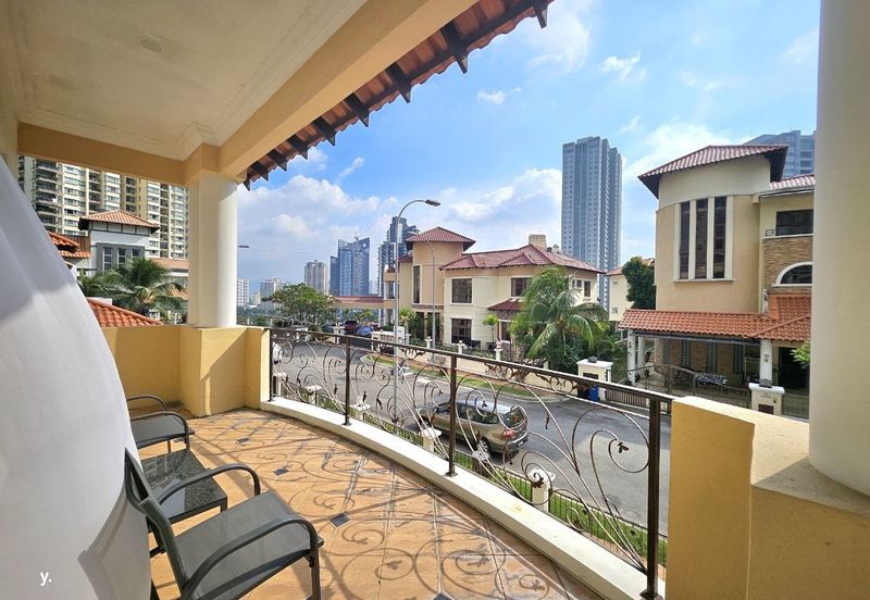 Kiara Peak (Puncak Kiara)