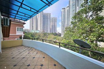 Kiara Peak (Puncak Kiara)