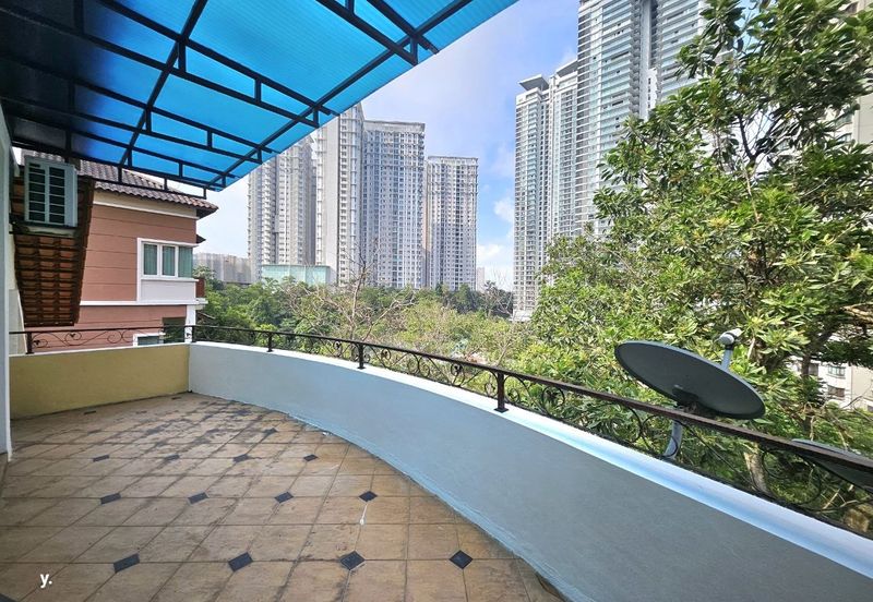 Kiara Peak (Puncak Kiara)