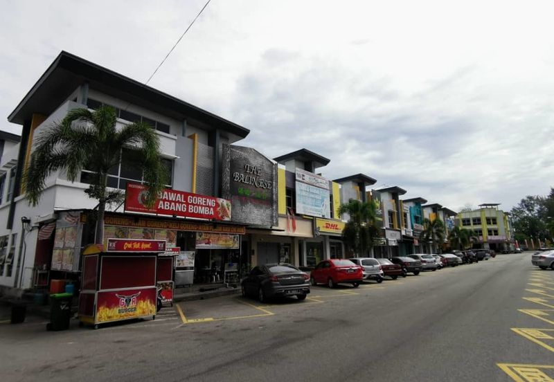 Bandar Laguna Merbok