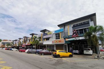 Bandar Laguna Merbok