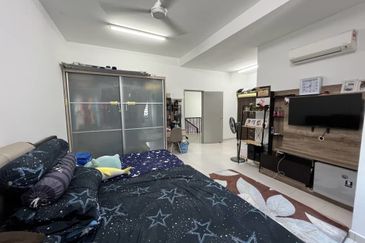 Bandar Laguna Merbok