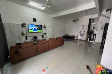 Bandar Laguna Merbok