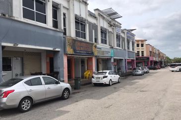 Bandar Laguna Merbok