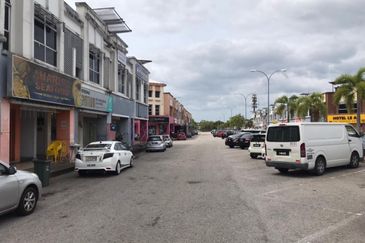 Bandar Laguna Merbok