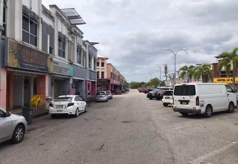 Bandar Laguna Merbok