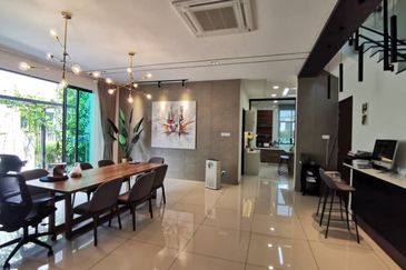 Sierra, Bukit Banyan