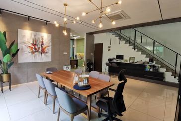 Sierra, Bukit Banyan