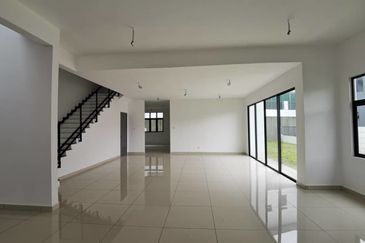 Sierra, Bukit Banyan