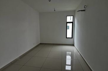 Sierra, Bukit Banyan