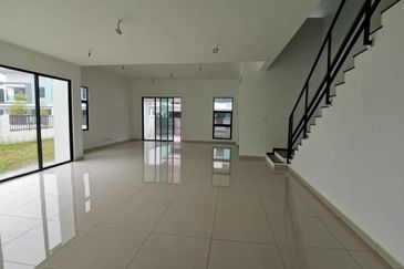 Sierra, Bukit Banyan