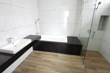 Sierra, Bukit Banyan