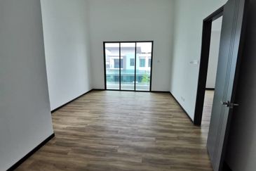 Sierra, Bukit Banyan